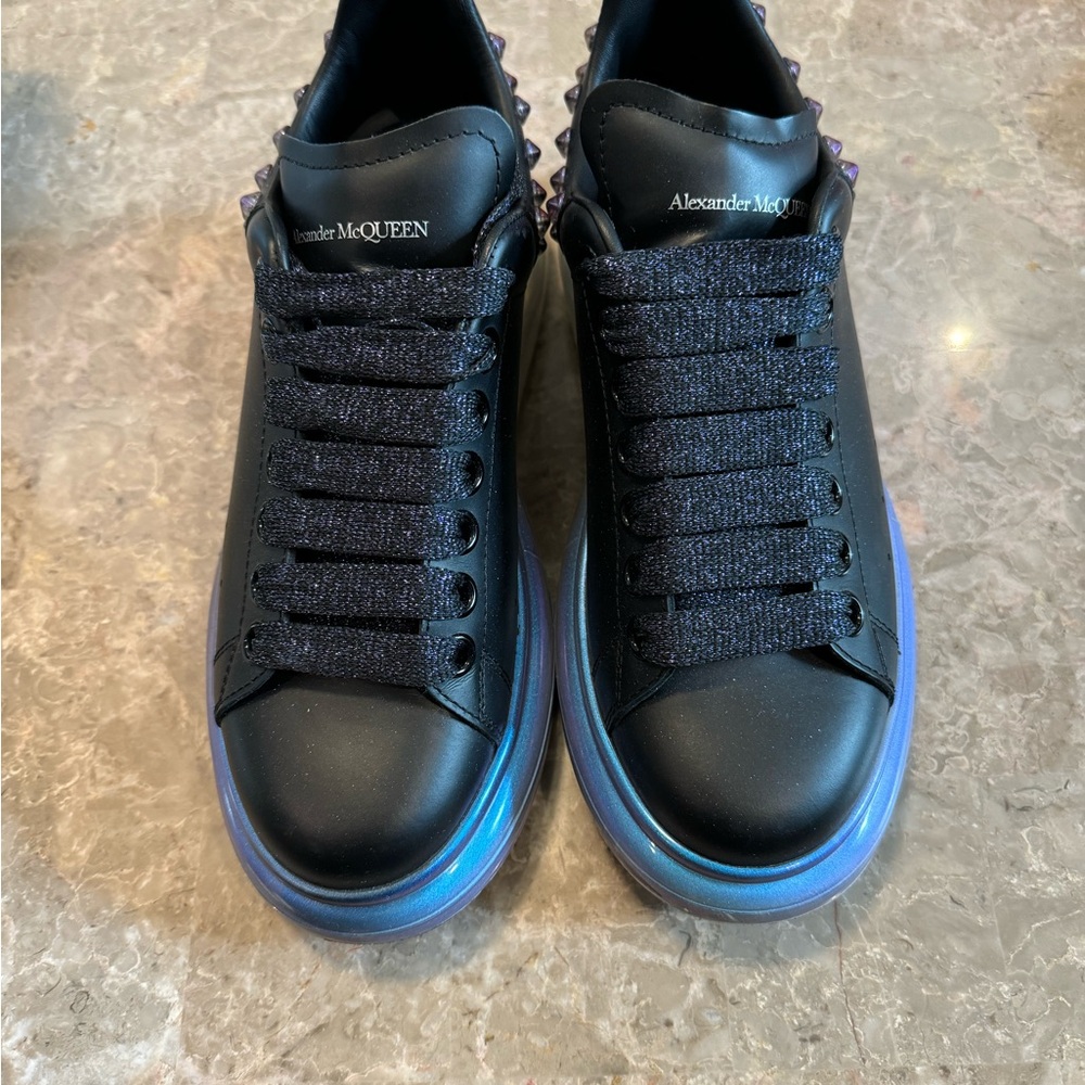 ALEXANDER MCQUEEN WOMANS OVERSIZED STUDDED CLEAR SOLE SNEAKERS